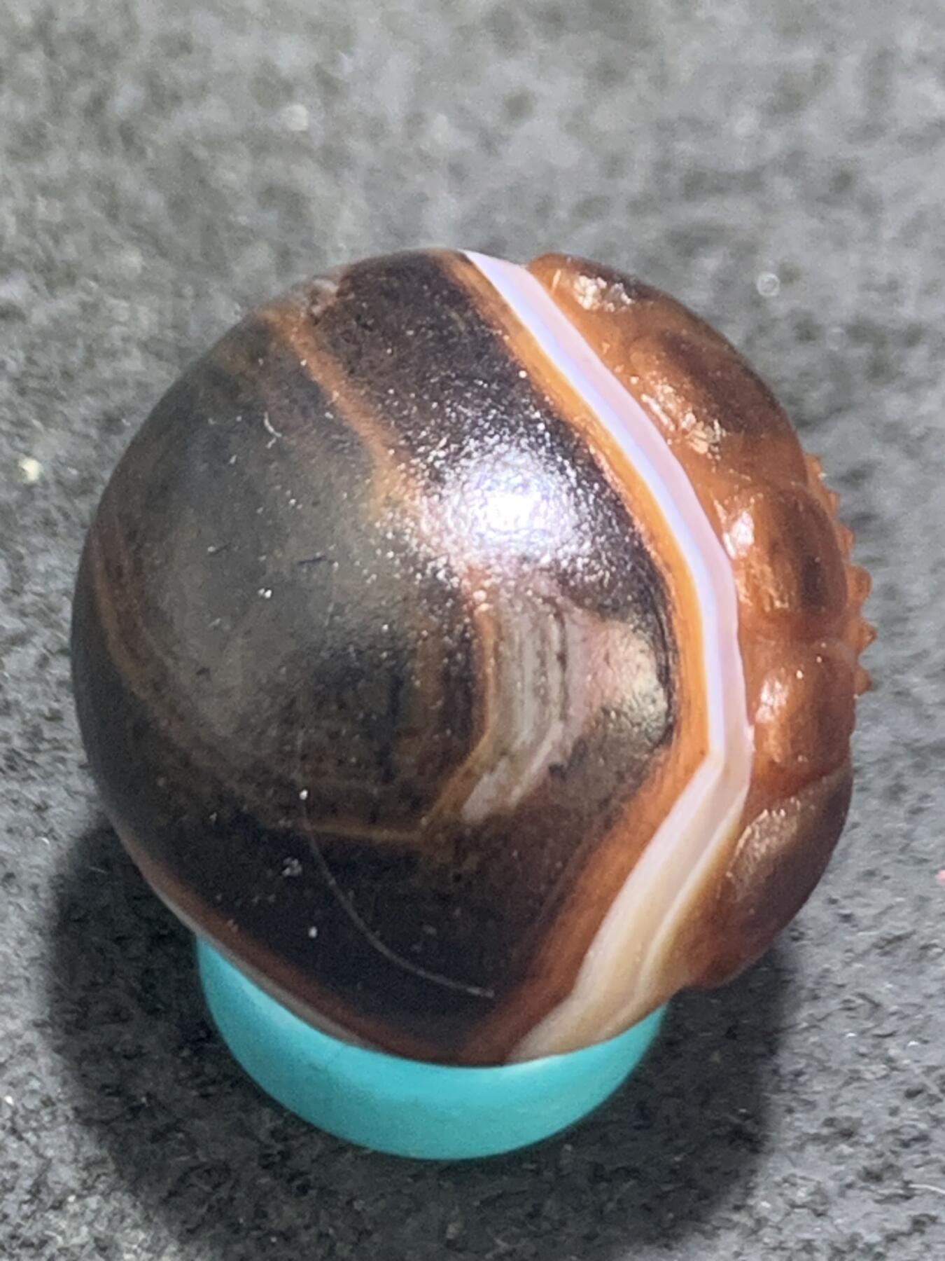 精美缠丝玛瑙雕刻太阳花随形珠一颗，