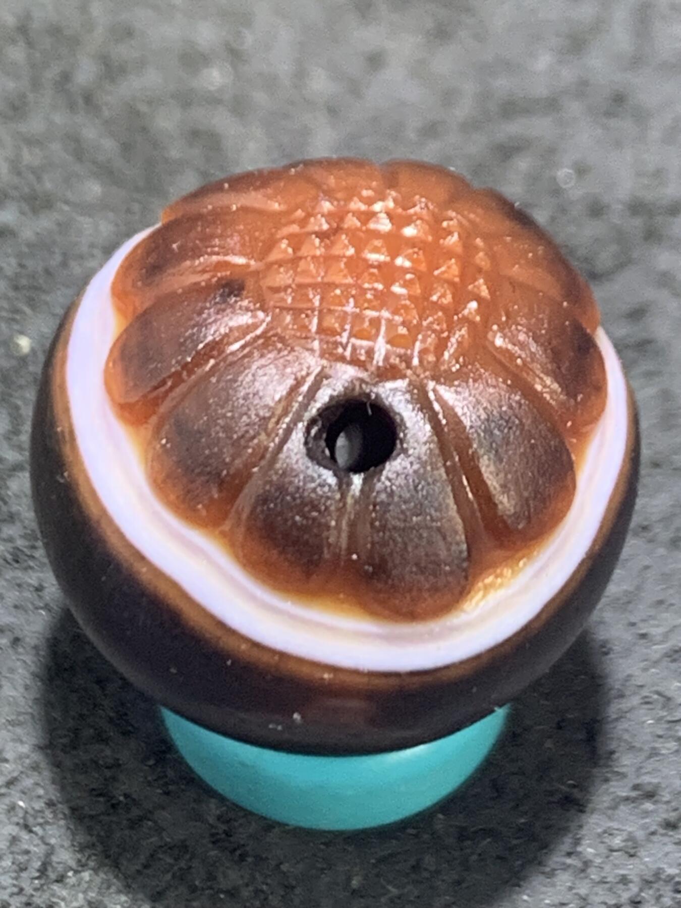 精美缠丝玛瑙雕刻太阳花随形珠一颗，