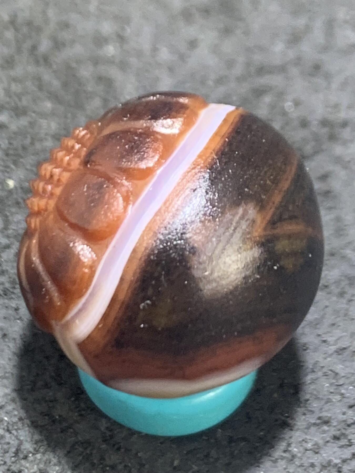 精美缠丝玛瑙雕刻太阳花随形珠一颗，