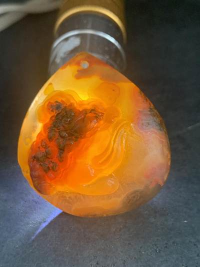 精美亚光冰飘冻料草花纹战国红玛瑙手工俏色巧雕金蟾吊坠（把件）一个 精美亚光冰飘冻料草花纹战国红玛瑙手工俏色巧雕金蟾吊坠（把件）一个