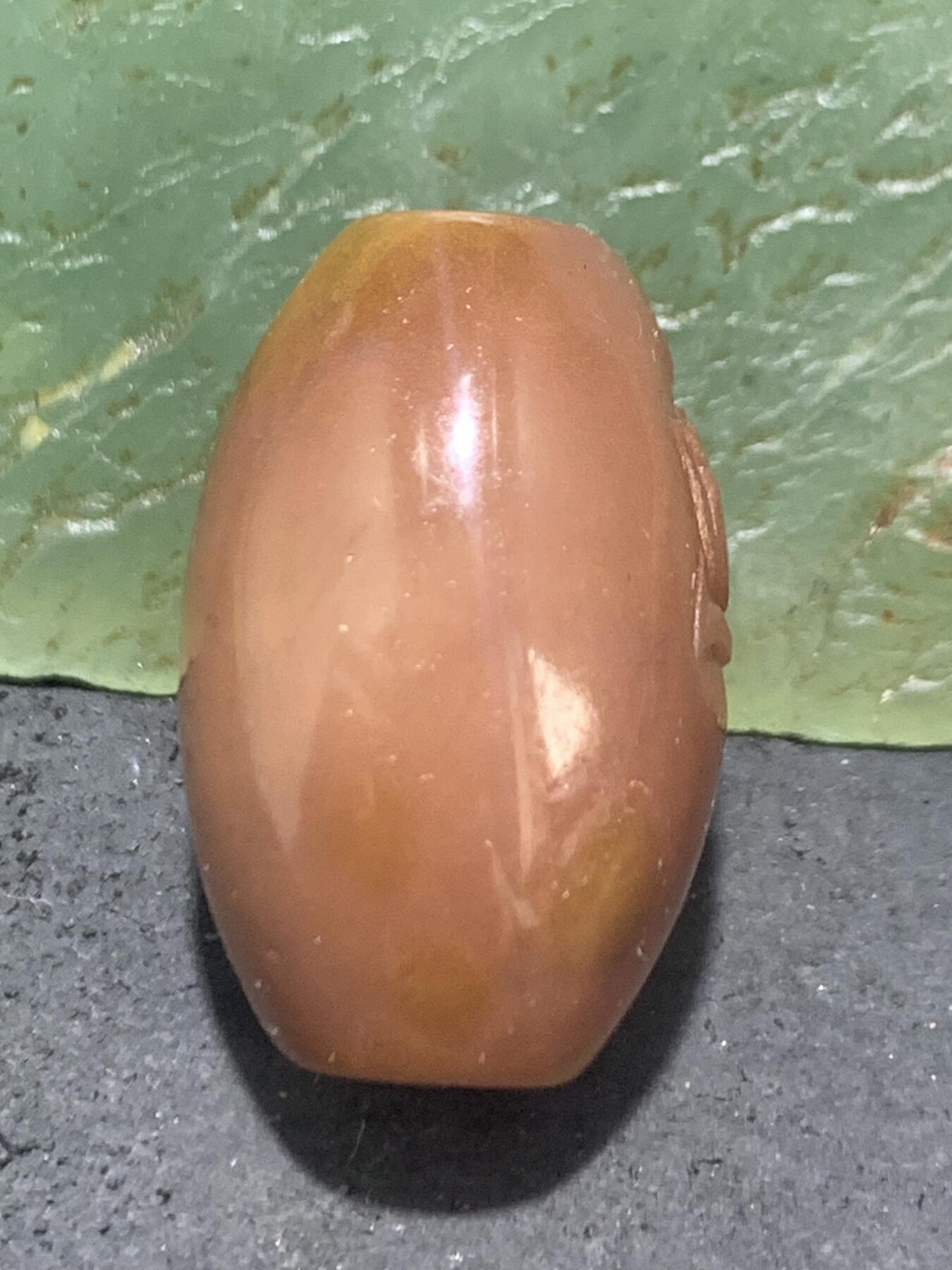 精美亚光战国红玛瑙手工雕刻荷花桶珠一个，