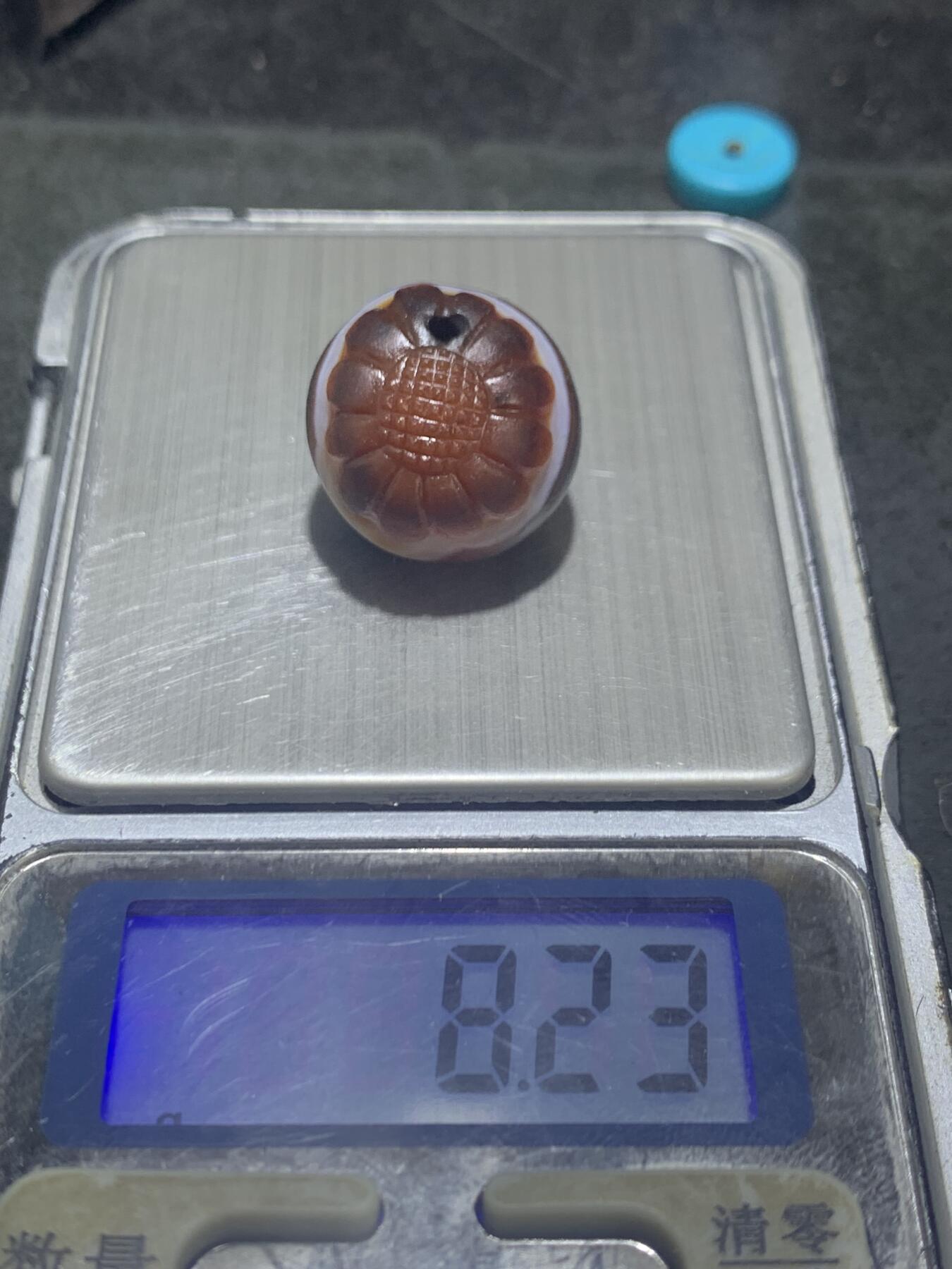 精美缠丝玛瑙雕刻太阳花随形珠一颗，