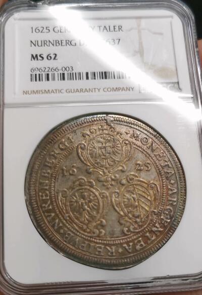 凡希社世界钱币微拍第二百七十二期 荐！1625帝国自由市纽伦堡盾徽与双头鹰泰勒大银NGC-MS62，淡金彩，视觉感极佳的收藏级品质，N唯一亚军分！