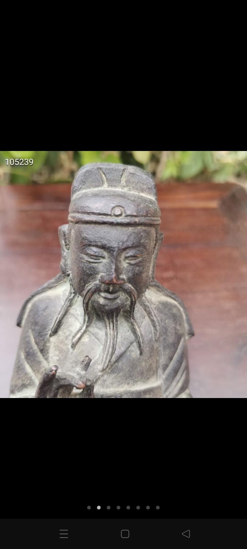 铜佛像一个，品相如图，铁钉做膜，如图可见