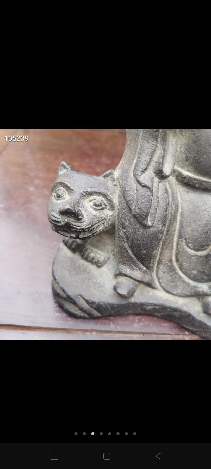 铜佛像一个，品相如图，铁钉做膜，如图可见