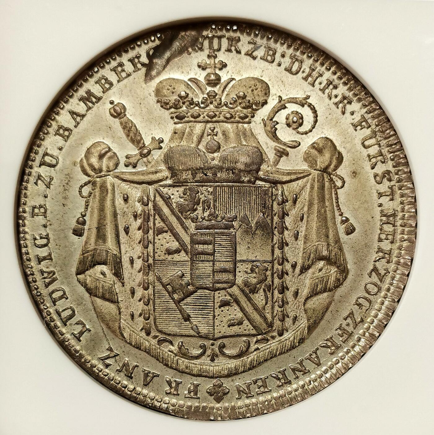 凡希社世界钱币微拍第二百七十二期 1795班贝格主教区弗朗茨路德维希主教泰勒NGC-AU58mint error，一年型，除了正面一处先天币胚缺陷外，品相完美！！