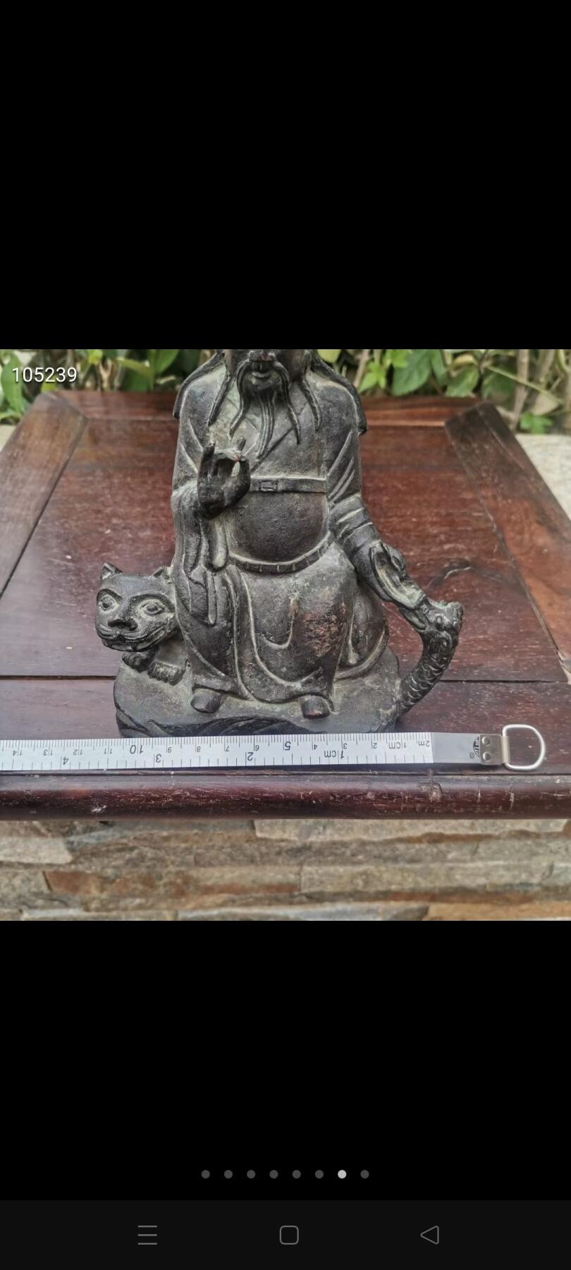 铜佛像一个，品相如图，铁钉做膜，如图可见