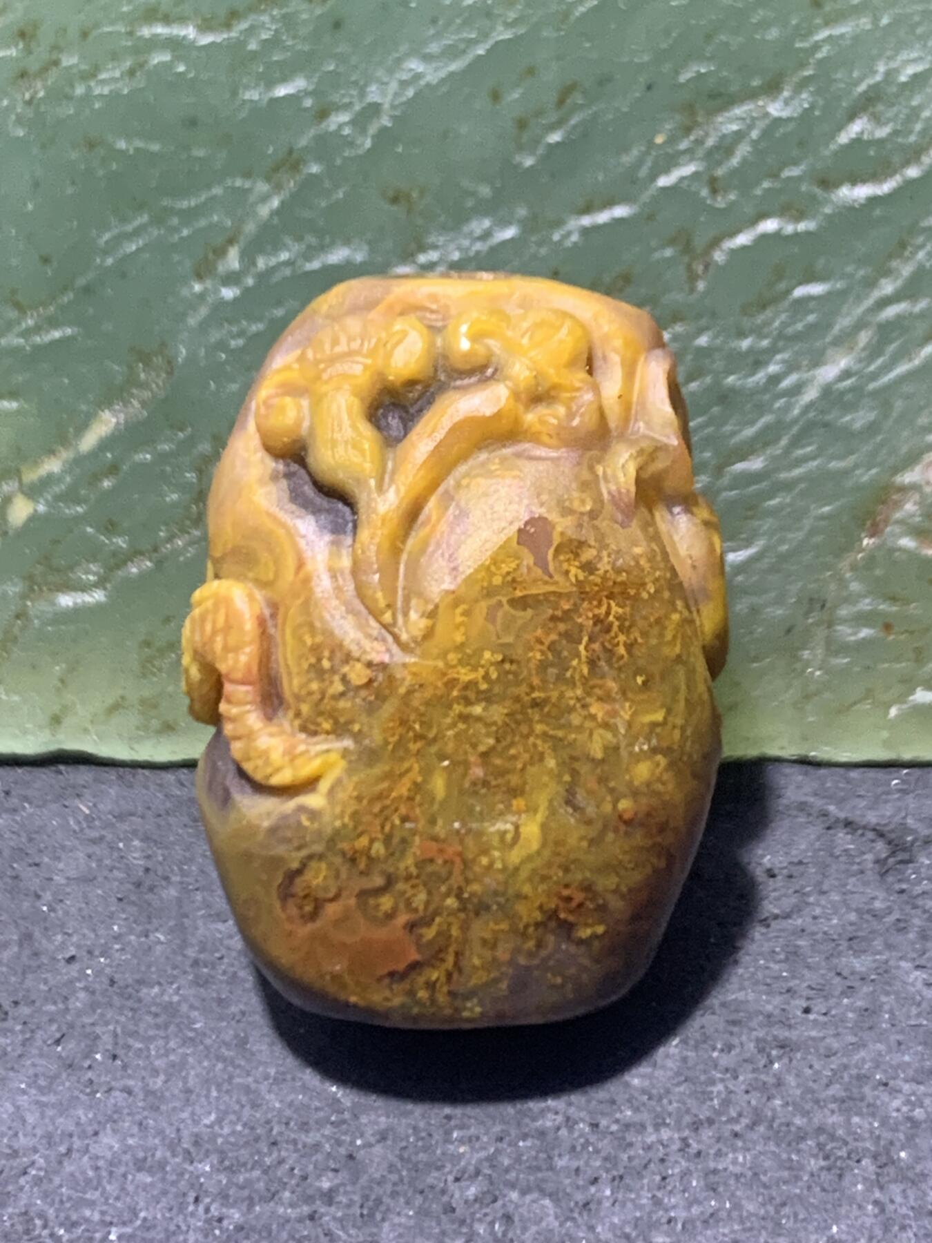 精美亚光草花纹战国红玛瑙手工俏色巧雕灵蛇灵芝勒子一个，