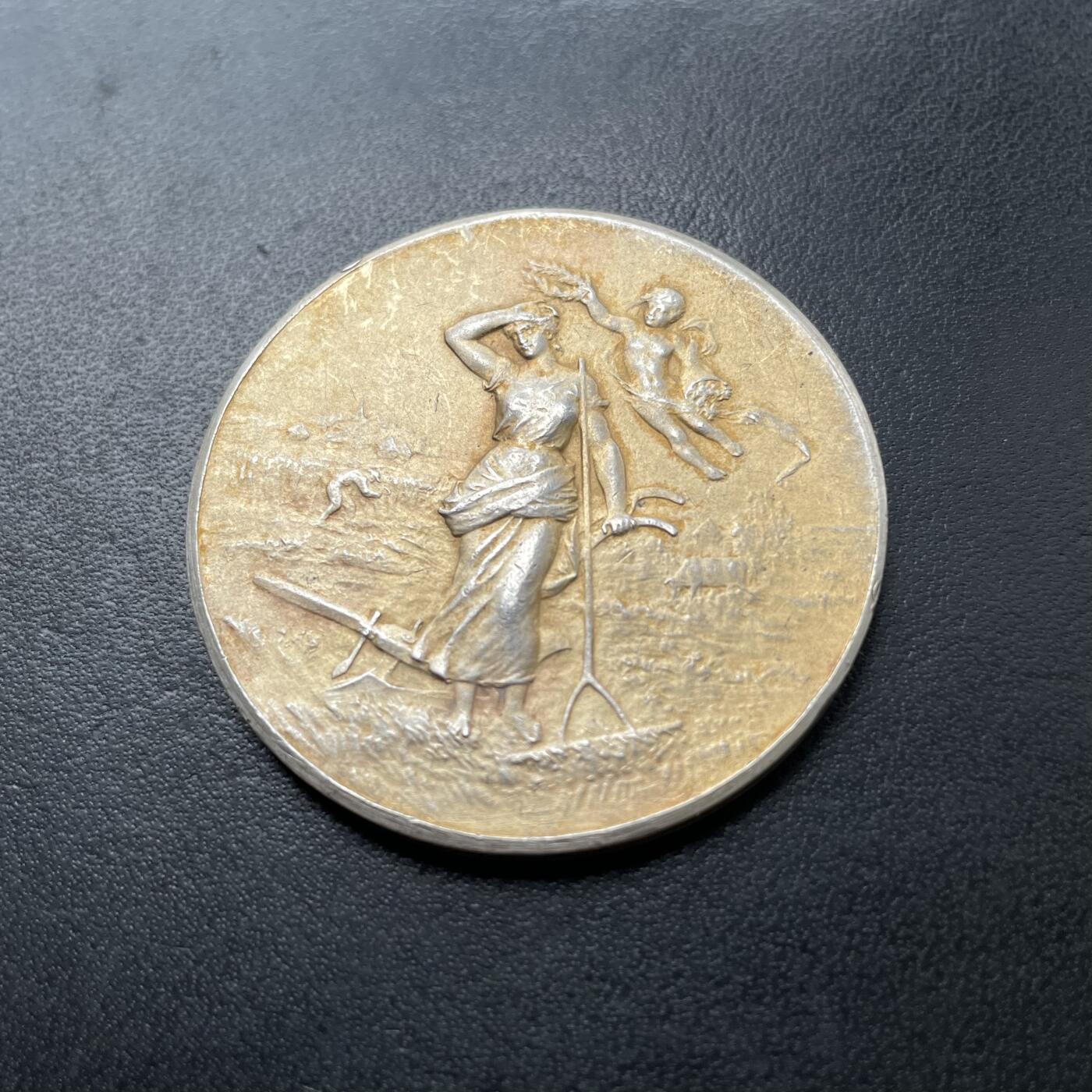 「木头集藏」章牌专场-第42期 1910年法国农业委员会镀金银章  直径：42mm，34.5 g，边铭：菱形厂标 野猪头银标 ARGENT