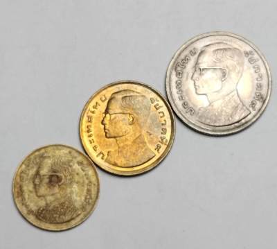 布加迪🐬～世界钱币(上海)🌾第 123 期 /  泰国🇹🇭币及中东亚洲各国散币 - 泰国🇹🇭 拉玛九世 80年代 三枚