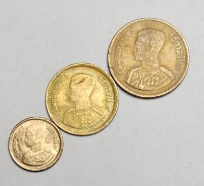 布加迪🐬～世界钱币(上海)🌾第 123 期 /  泰国🇹🇭币及中东亚洲各国散币 - 泰国🇹🇭 拉玛九世年轻头像 三枚