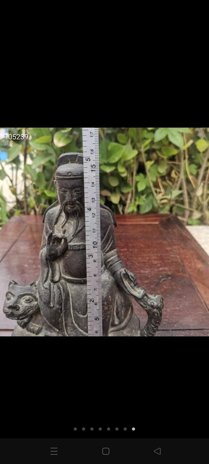 铜佛像一个，品相如图，铁钉做膜，如图可见