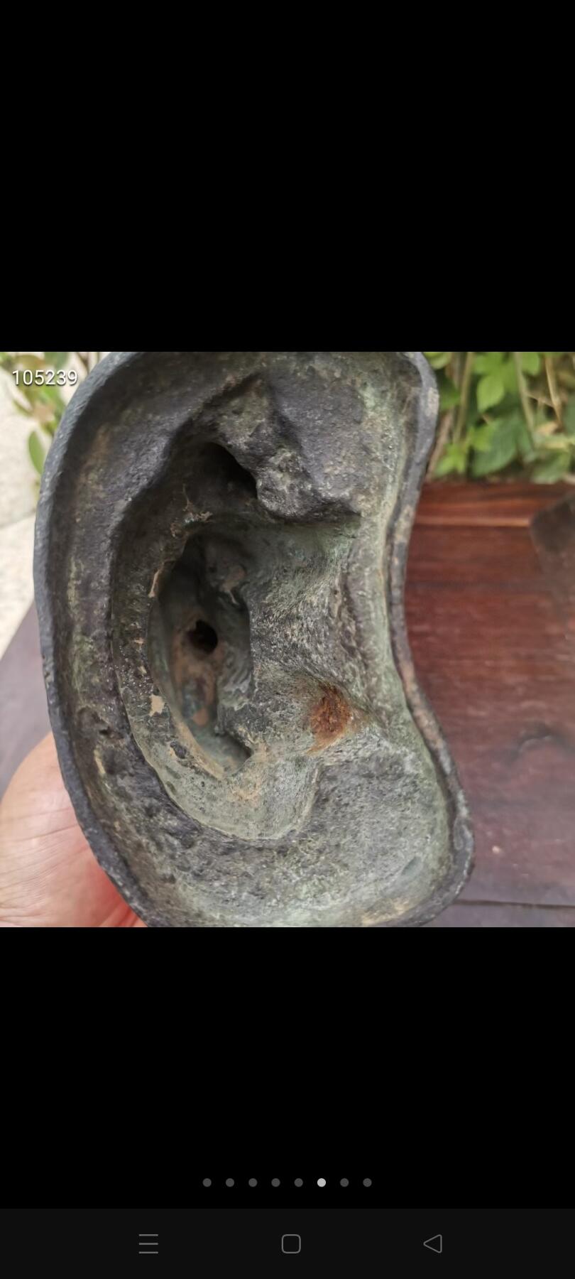 铜佛像一个，品相如图，铁钉做膜，如图可见