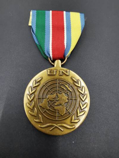 老王徽章第四十三期 - 联合国维和奖章（东斯过渡当局）   具体介绍看截图