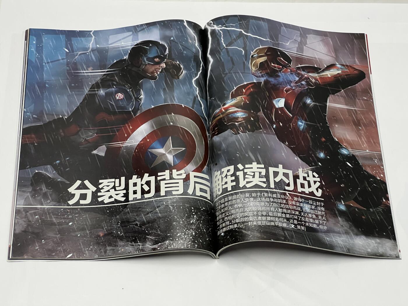 零元拍：《奇异博士》“博士”本尼迪克特·康伯巴奇，古一法师：蒂尔达·斯文顿，2人亲笔签名《看电影》周刊封面。