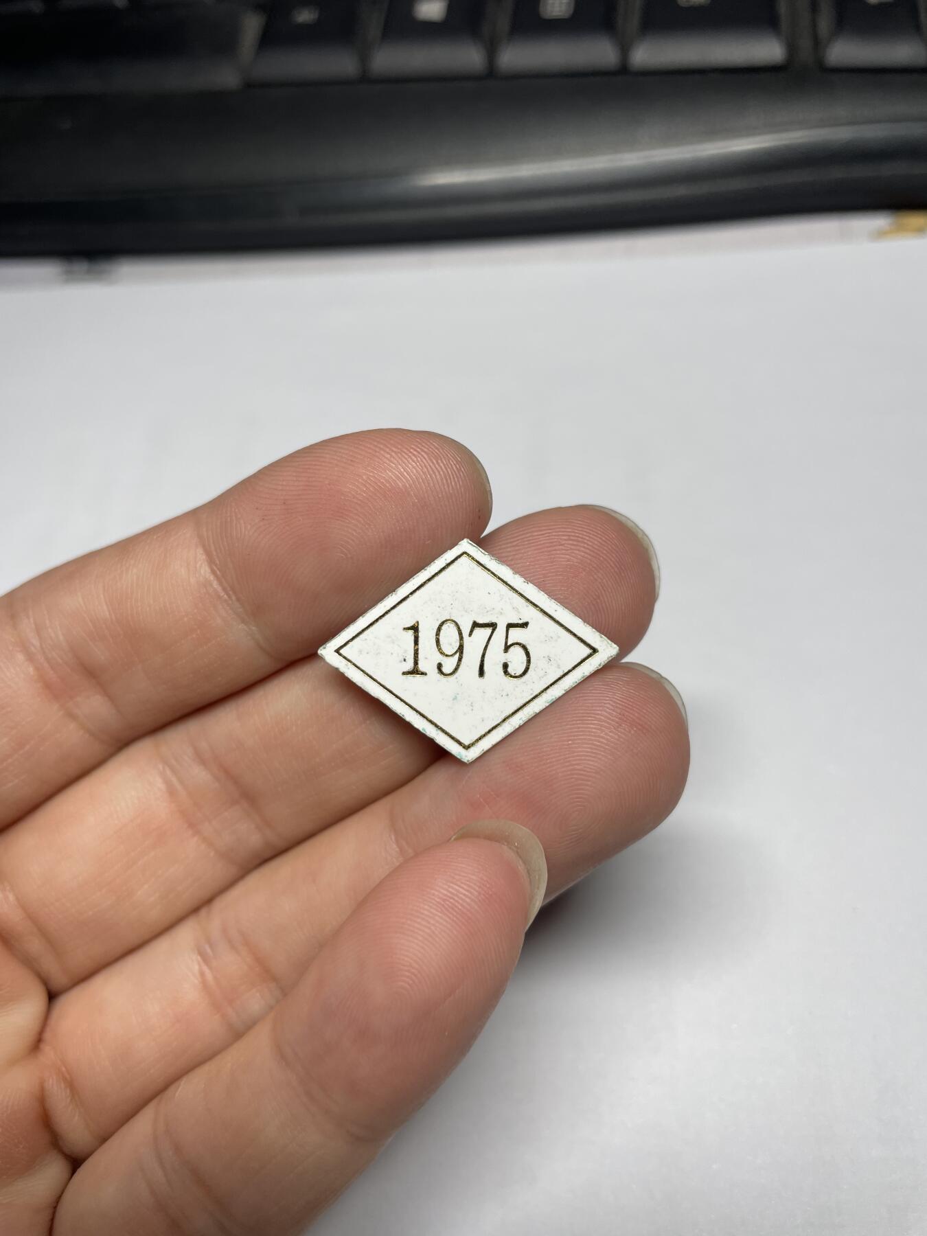 2024年集古藏今外币拍卖第八期-第9场—（总第79拍） 1975年纪念章