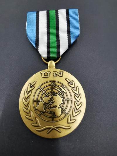 老王徽章第四十三期 - 联合国维和奖章（南苏丹特派团）   中国派遣了多批次的维和官兵赴南苏丹进行维和行动   具体介绍看截图