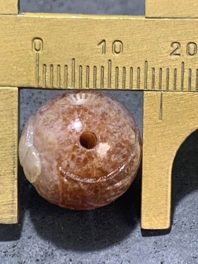 精美满冰飘糖心料亚光战国红玛瑙手工巧雕无相佛随形圆珠一个 精美满冰飘糖心料亚光战国红玛瑙手工巧雕无相佛随形圆珠一个