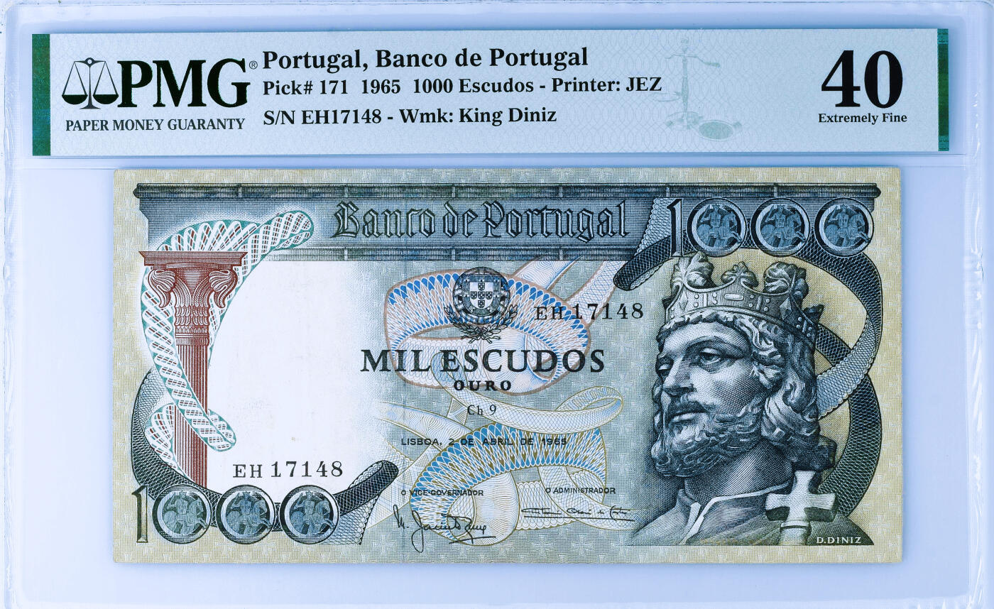 【Blue Auction】✨世界纸币精拍第489期【精】 葡萄牙 1965年1000埃斯库多最高值 PMG40 正面为“诗人国王”迪尼什一世 是最早鼓励建立商船队和海上力量的葡萄牙国王 反面描绘1290年里斯本大学成立时的场景 （不论什么原因，1965年版的1000埃斯库多注定是命运多舛的，尽管两面都设计精美大气，但它的流通时间却很短，不到两年。1967年即被新版替代，使得其存世量稀少。这张纸币可以说是近现代葡萄牙纸币的代表，很多玩家手上都缺这张）