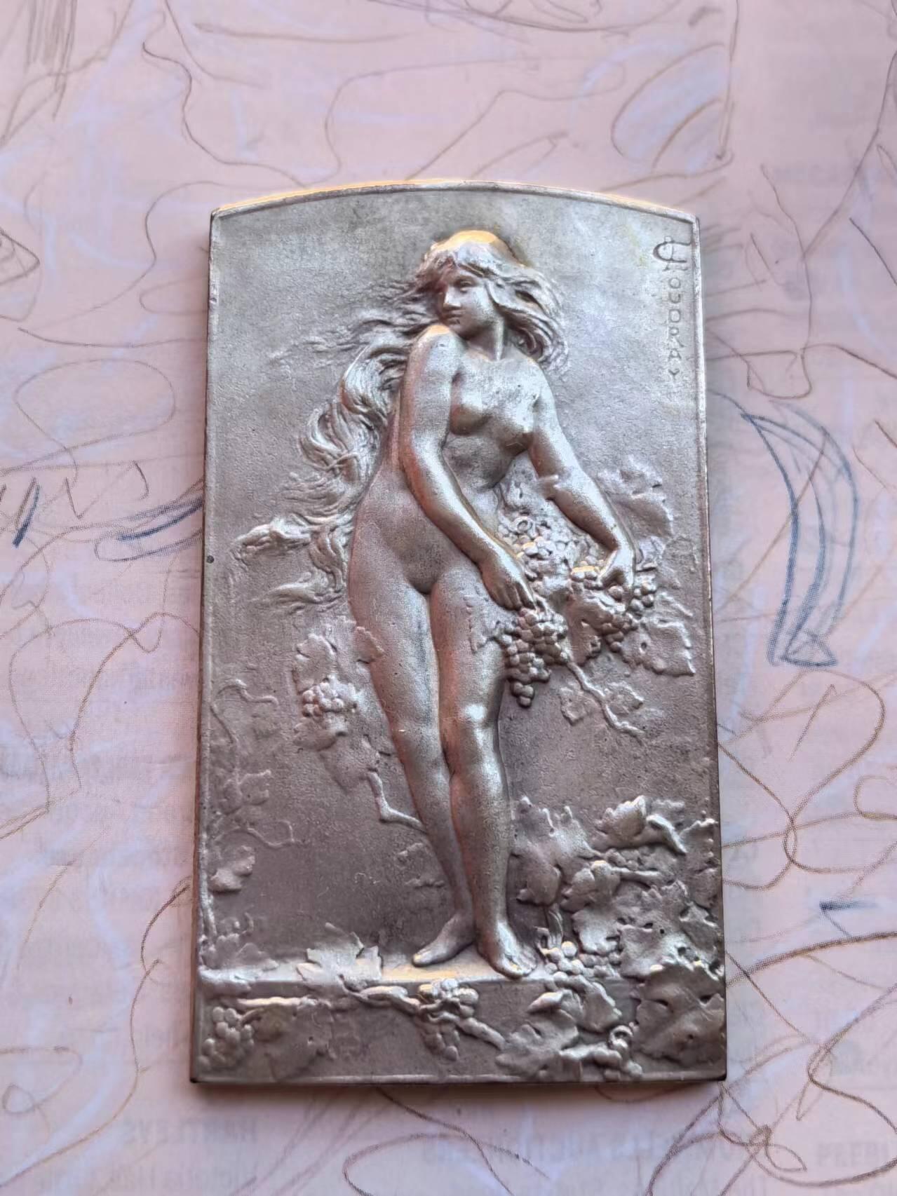 麦稀奇世界钱币展精品章牌第二十四期 新艺术名章，采葡萄的女孩，Coudray作品，镀银铜章，68x37mm