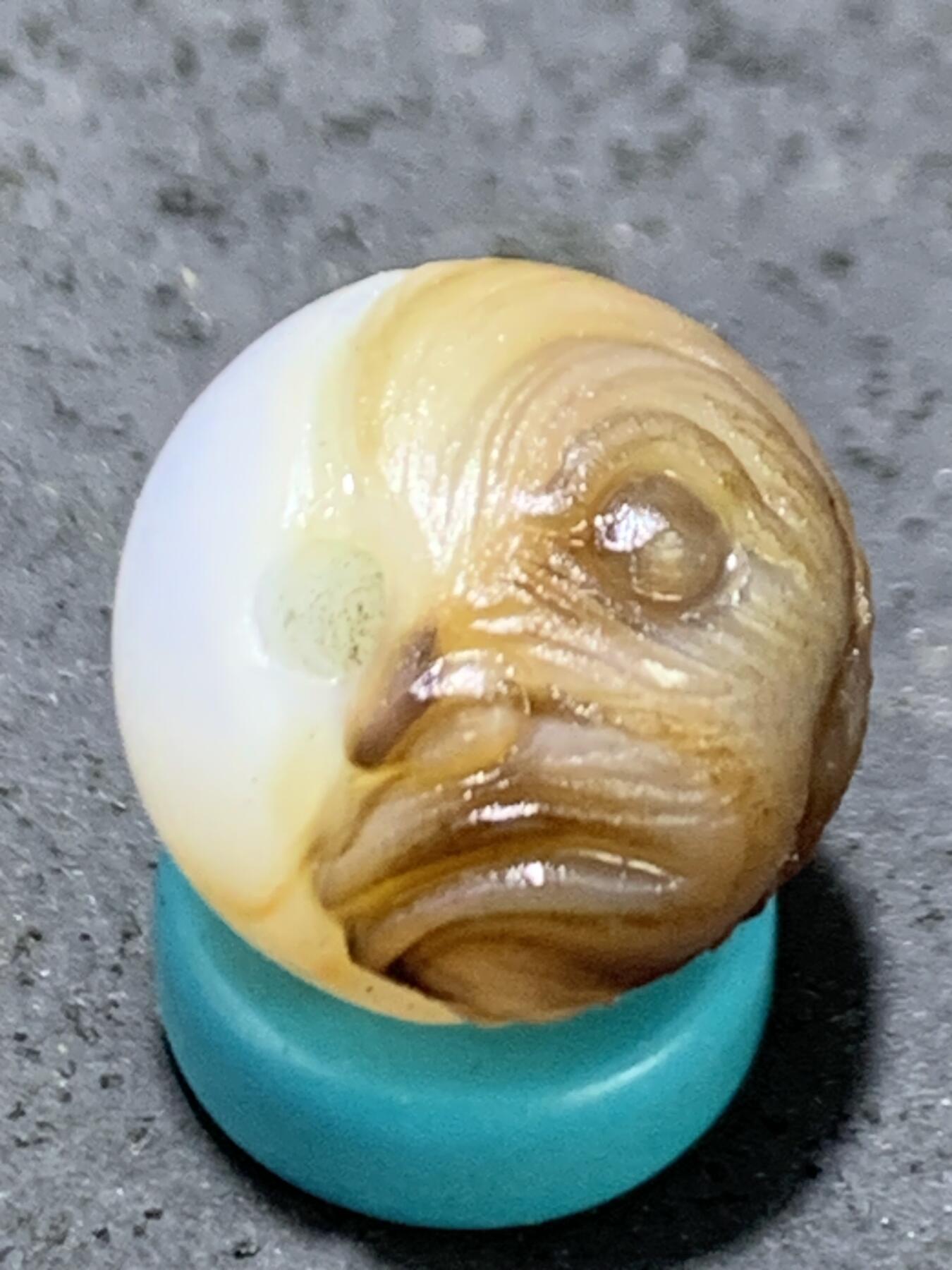 精美高玉化亚光海洋玉髓手工俏色巧雕灵猴圆珠一个！