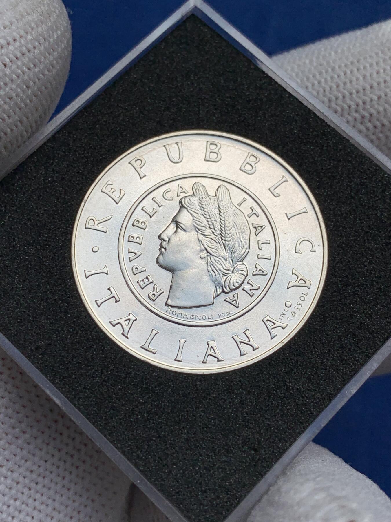 《竞宝斋》第277场- 周日，周一 2场连拍 （全场包邮） 两枚一组 意大利2001年最后的里拉银币