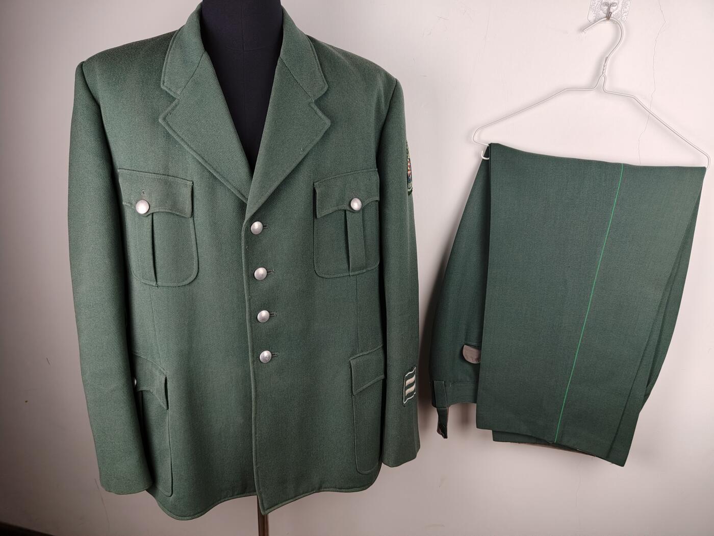 全场0元起拍 第164期 咸鱼国勋章拍卖专场 6月12日（周三）下午6：00开始 西德黑森警察制服一套 胸围116 肩宽48 衣长79 袖长78 腰围100 裤长105