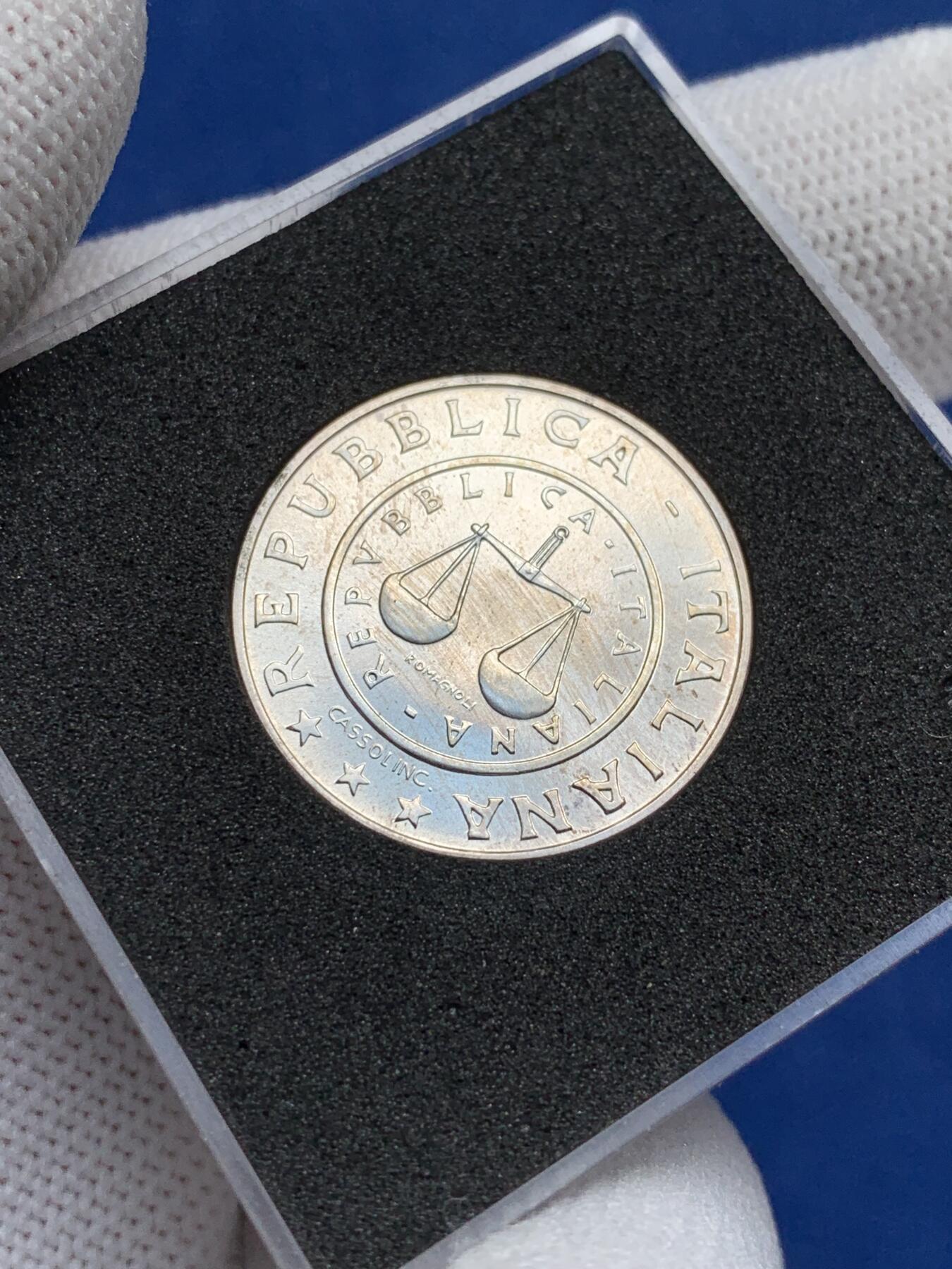 《竞宝斋》第277场- 周日，周一 2场连拍 （全场包邮） 两枚一组 意大利2001年最后的里拉银币