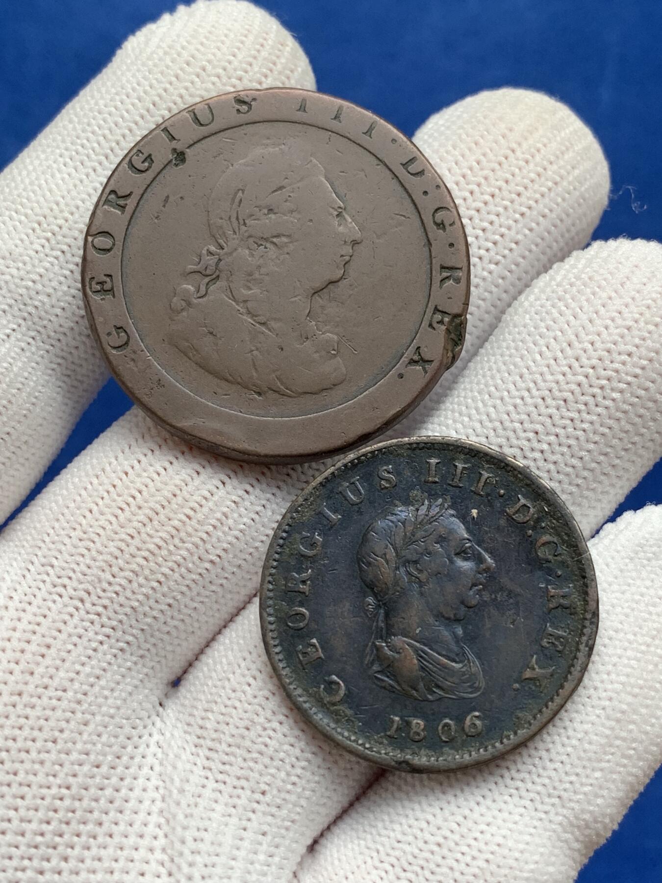 《竞宝斋》第277场- 周日，周一 2场连拍 （全场包邮） 两枚一组 1797年乔治三世车轮款1便士+1806年乔治三世便士 巧克力包浆 岁月味道浓厚