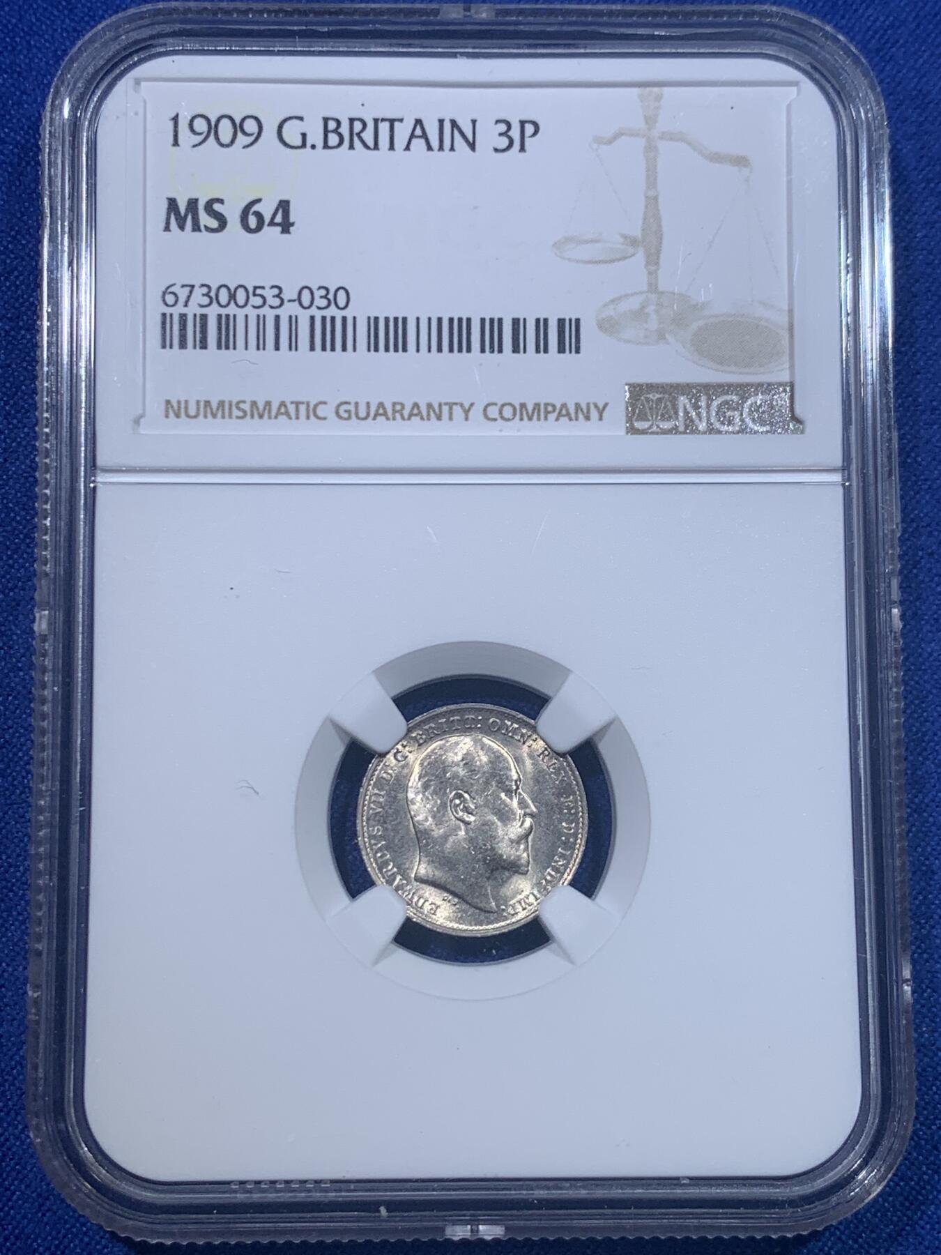 《竞宝斋》第277场- 周日，周一 2场连拍 （全场包邮） NGC MS64 英国1909年爱德华七世3便士银币 铸造于皇家造币厂，相对于濯足币，流通币难以保存的如此完好。参考价是常见1902的两倍，评级数量仅其1/5。且pc评为64分的两枚状态都差强人意，可见此枚发丝清晰的难度。