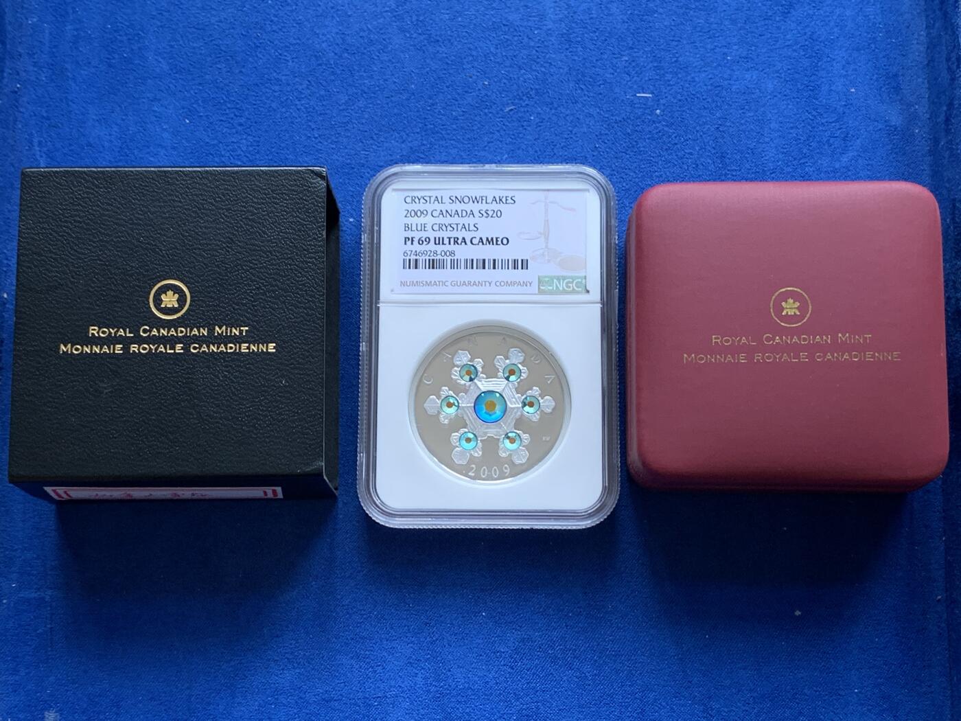 《竞宝斋》第277场- 周日，周一 2场连拍 （全场包邮） NGC PF69UC 加拿大2009年雪花镶嵌币 20加元纪念银币 2011年度克劳斯世界硬币大奖赛之年度最佳银币奖 限量不可多得 带盒 精制币 31.39克 999银 38mm