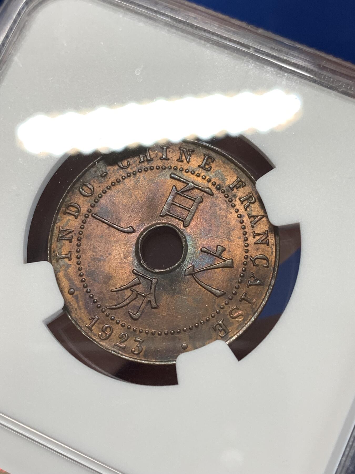 《竞宝斋》第277场- 周日，周一 2场连拍 （全场包邮） NGC MS62BN 法属印支1923年百分之一 中孔铜币 THUNDERBOLT版