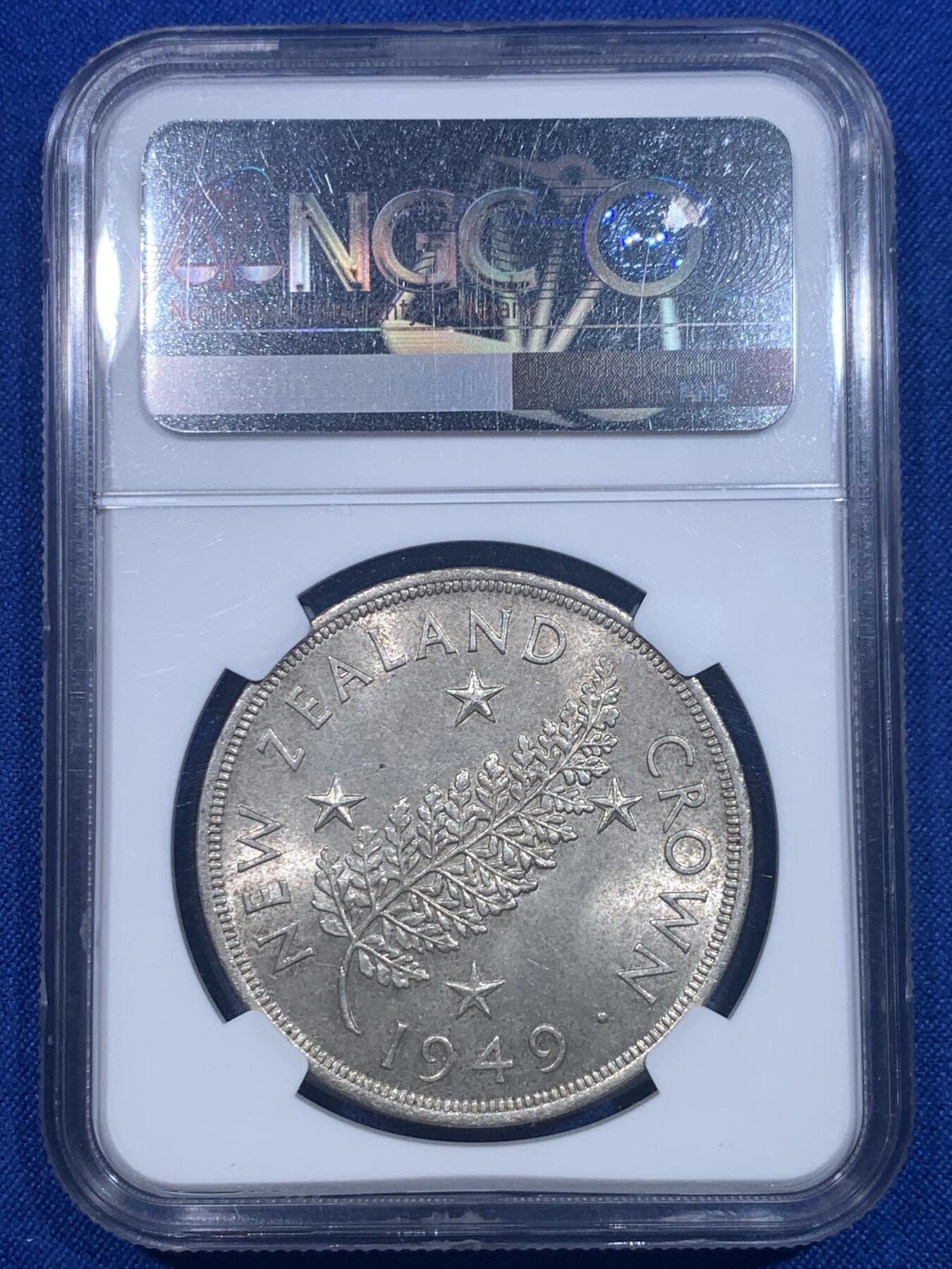《竞宝斋》第277场- 周日，周一 2场连拍 （全场包邮） NGC MS64 新西兰 1949年 银蕨叶纪念银币 盒子有损 细节见图
