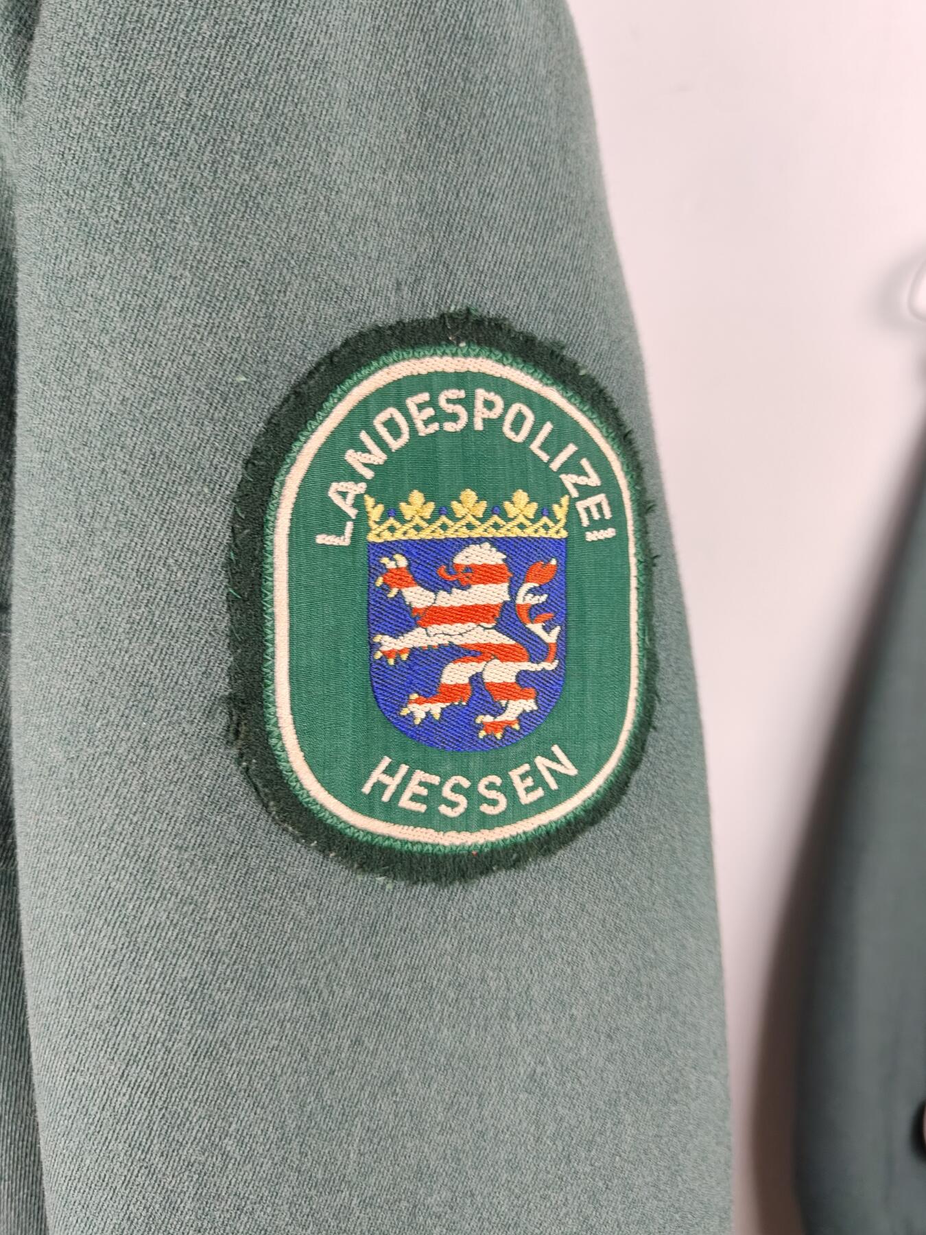 全场0元起拍 第164期 咸鱼国勋章拍卖专场 6月12日（周三）下午6：00开始 西德黑森警察制服一套 胸围116 肩宽48 衣长79 袖长78 腰围100 裤长105