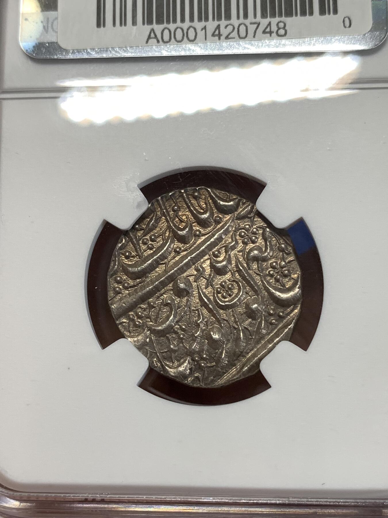 《竞宝斋》第277场- 周日，周一 2场连拍 （全场包邮） NGC MS61 北印度锡克帝国VS1884年（公元1827年）卢比银币 直径约22mm，币重约11克，币文为波斯语，正面为菩提叶和造币地阿姆利则，以及维克拉姆历（V.S.）写就的具体打制年份