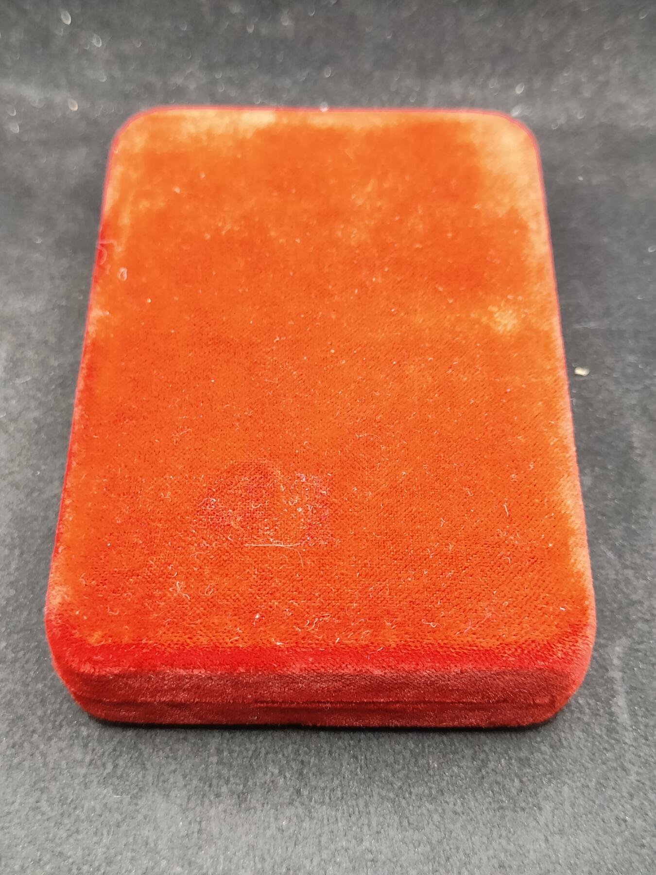 全场0元起拍 第164期 咸鱼国勋章拍卖专场 6月12日（周三）下午6：00开始 稀少荣誉 朝总联版烫金国徽盒 祖国解放奖章 带略