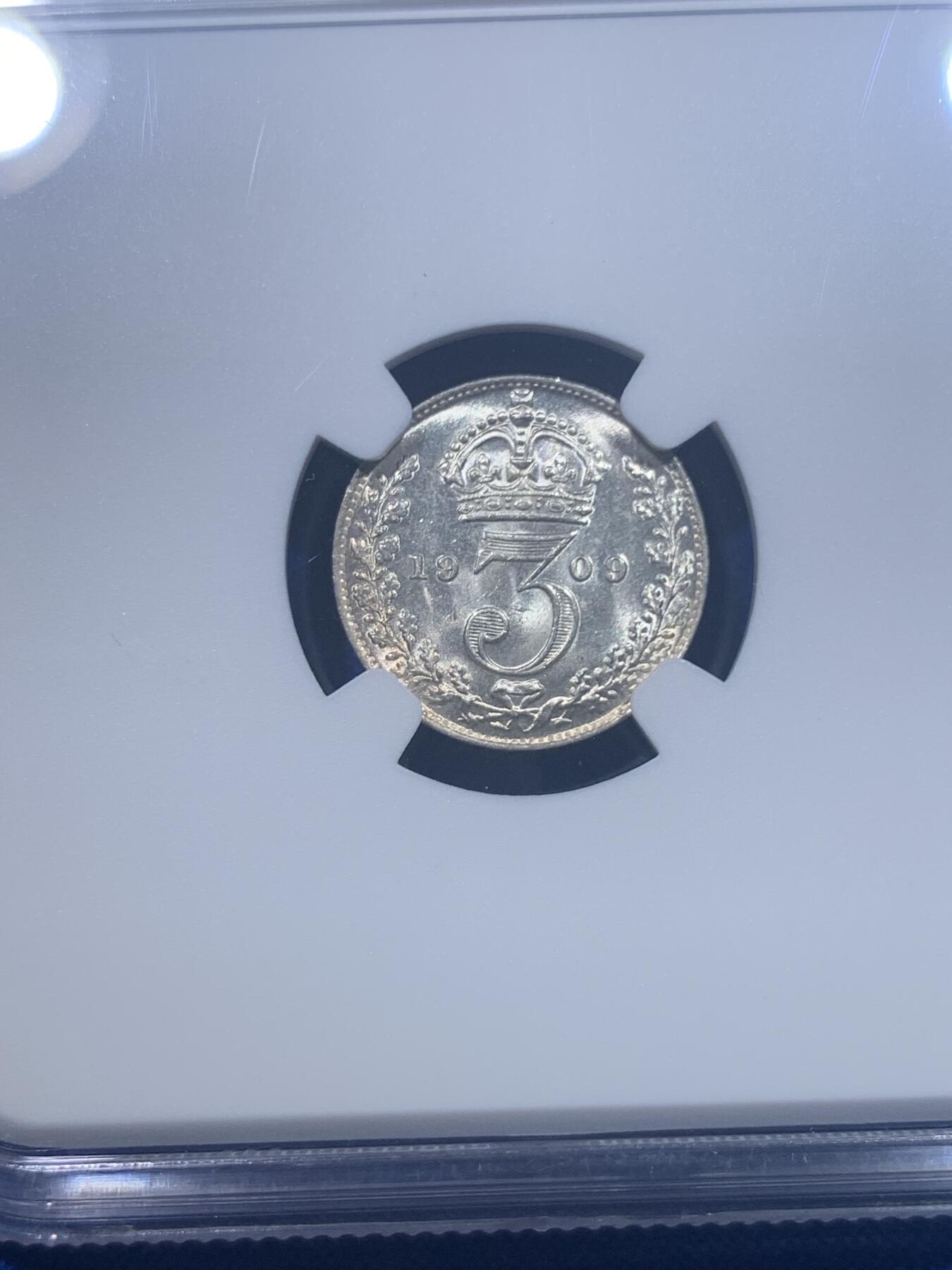 《竞宝斋》第277场- 周日，周一 2场连拍 （全场包邮） NGC MS64 英国1909年爱德华七世3便士银币 铸造于皇家造币厂，相对于濯足币，流通币难以保存的如此完好。参考价是常见1902的两倍，评级数量仅其1/5。且pc评为64分的两枚状态都差强人意，可见此枚发丝清晰的难度。