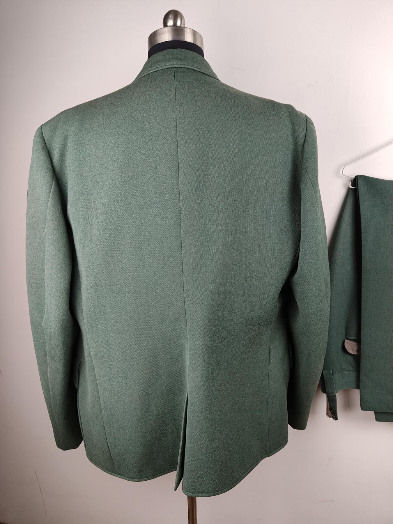 全场0元起拍 第164期 咸鱼国勋章拍卖专场 6月12日（周三）下午6：00开始 西德黑森警察制服一套 胸围116 肩宽48 衣长79 袖长78 腰围100 裤长105