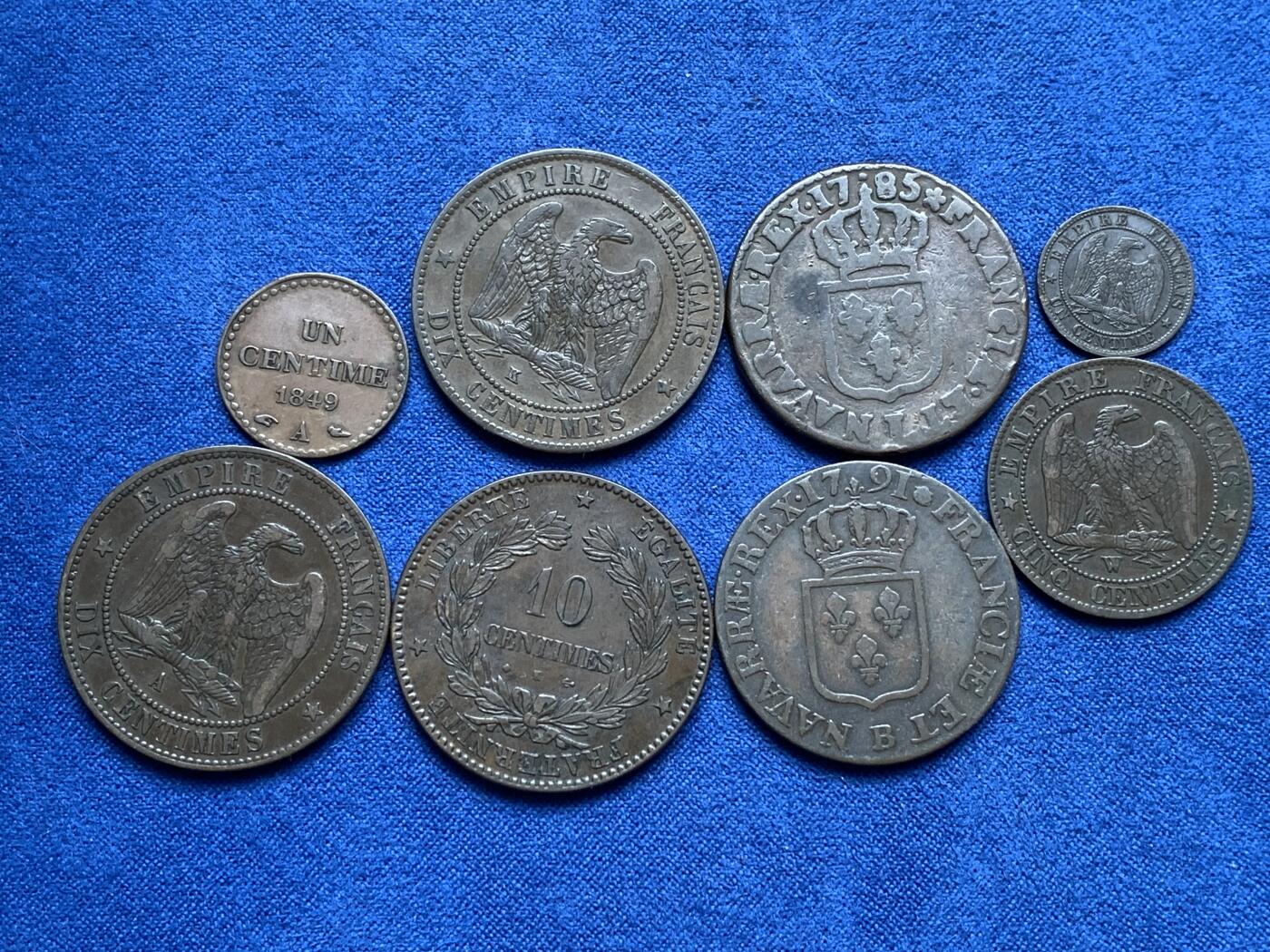 《竞宝斋》第277场- 周日，周一 2场连拍 （全场包邮） 8枚一组 法国铜币 1785+1791年路易十六1苏，1854+1864+1872年10生丁，1854年5生丁和1849+1853年1生丁，品种多样，个别罕见，细节见图