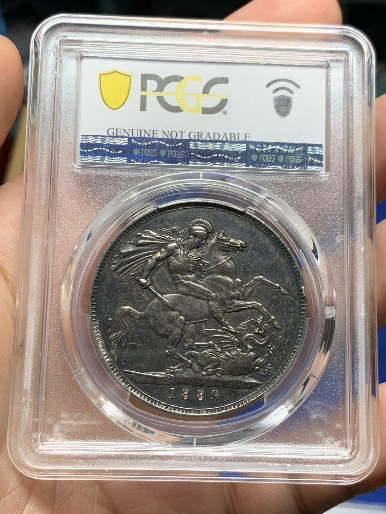 《竞宝斋》第277场- 周日，周一 2场连拍 （全场包邮） PCGS AUD 英国1889年披纱马剑克朗银币 双面深包浆