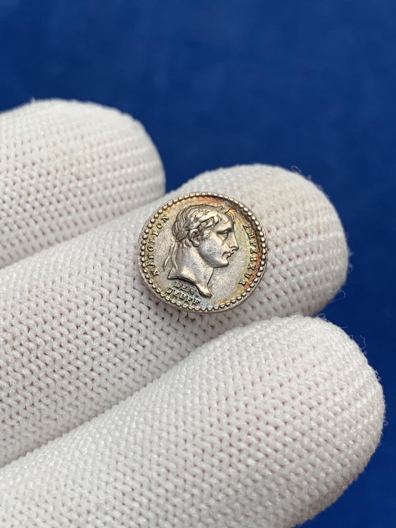 《竞宝斋》第277场- 周日，周一 2场连拍 （全场包邮） 法国1804年拿破仑登基纪念银章 品相很好 淡淡五彩很漂亮 13.2mm 细节见图