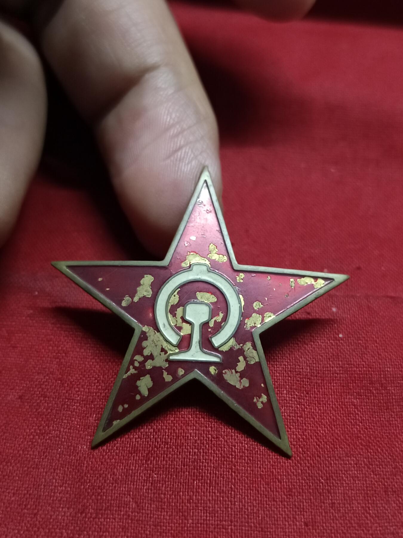 🇨🇳红色纪念～徽章专拍 50式铁路帽徽，铜制油漆版