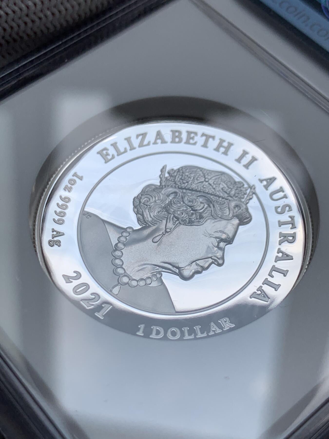 《竞宝斋》第277场- 周日，周一 2场连拍 （全场包邮） 蓝标NGC PF70UC 澳大利亚2021年胜利女神高浮雕1澳元精制银币 限量3000枚 海外市价250美金 盒证齐全 1盎司 999银 32.6mm