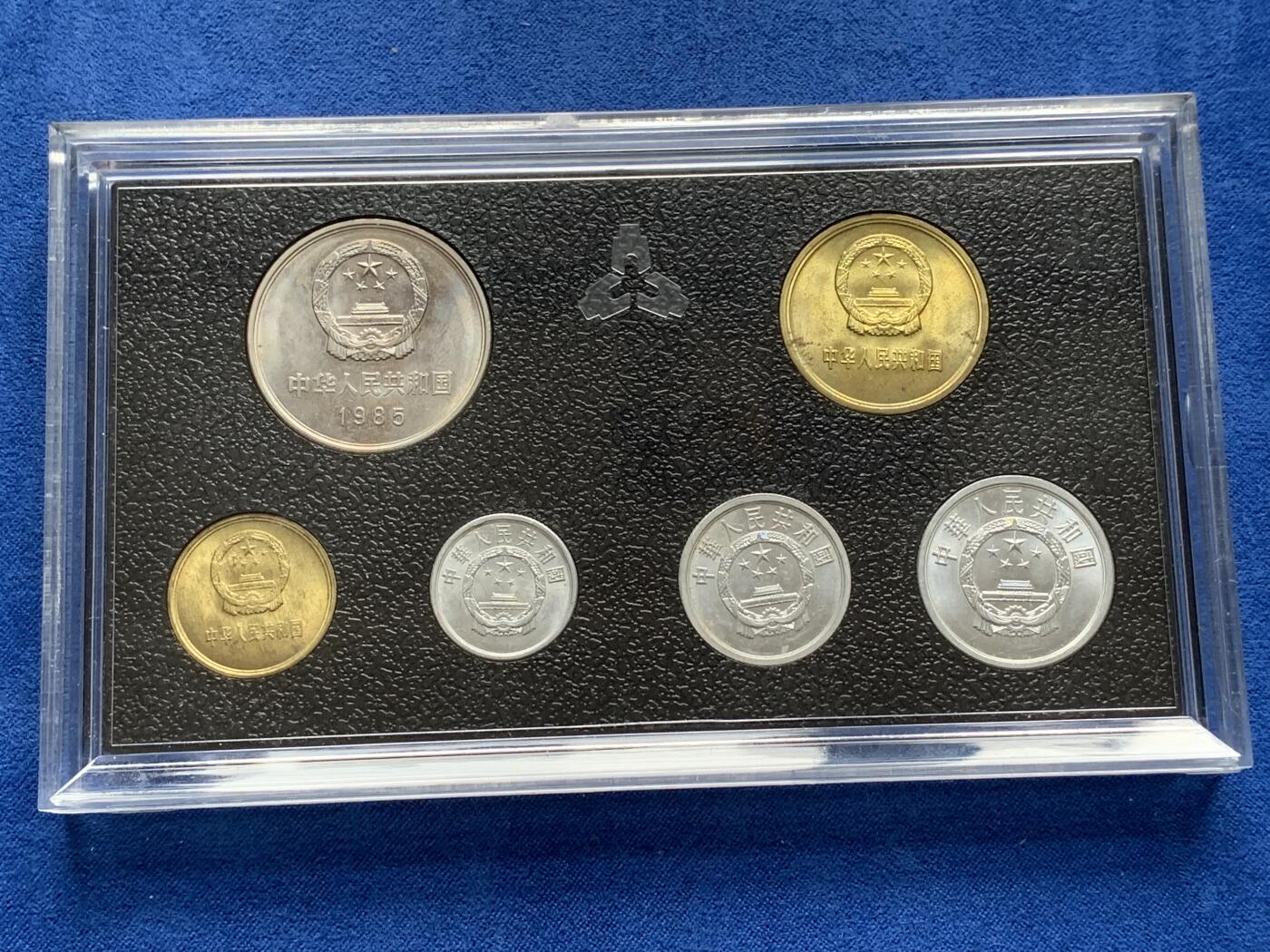 《竞宝斋》第277场- 周日，周一 2场连拍 （全场包邮） 1985年长城币套装 品相漂亮状态好 细节见图