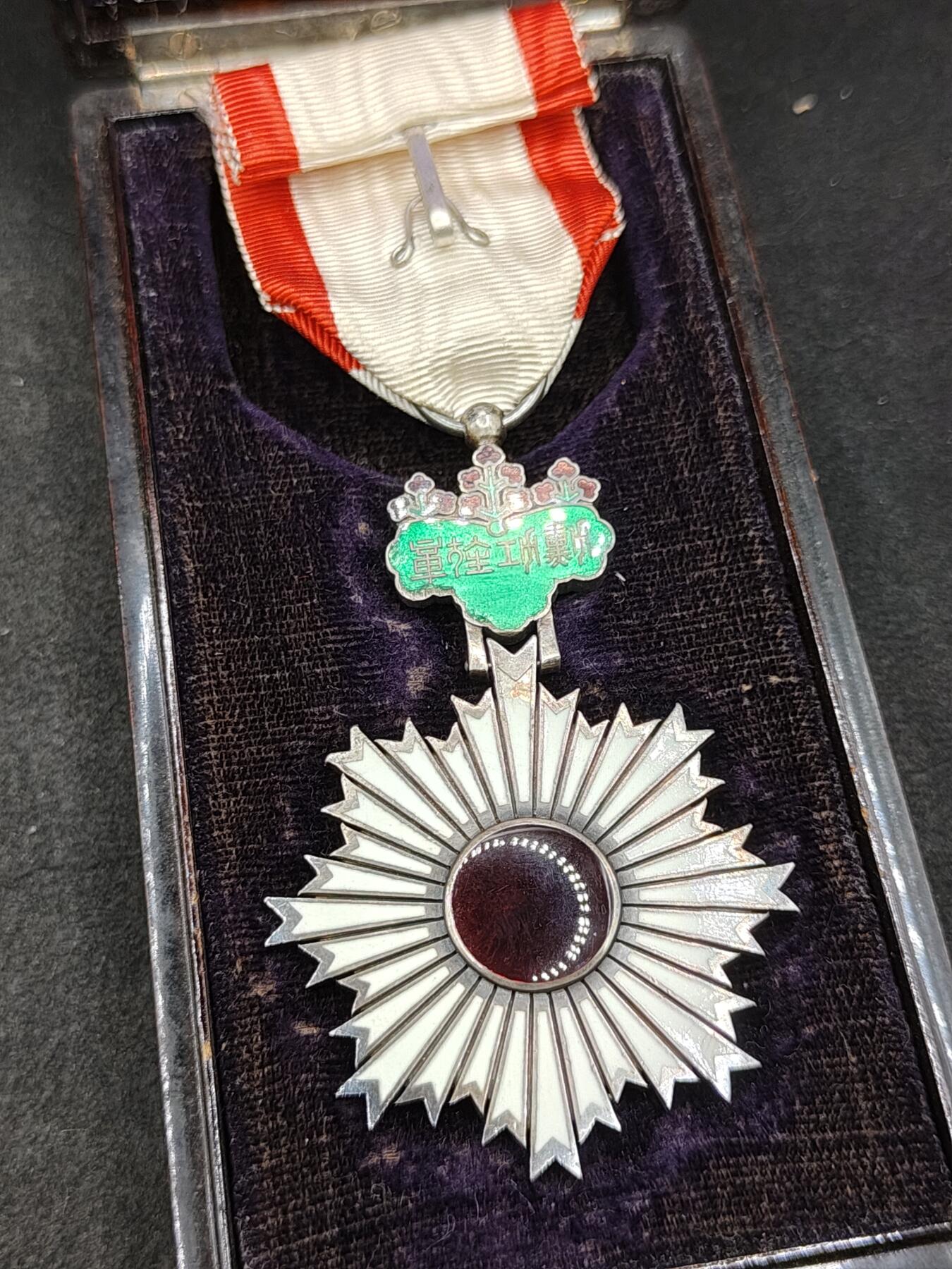 全场0元起拍 第164期 咸鱼国勋章拍卖专场 6月12日（周三）下午6：00开始 明治时期六等旭日章银制带盒 品相如图