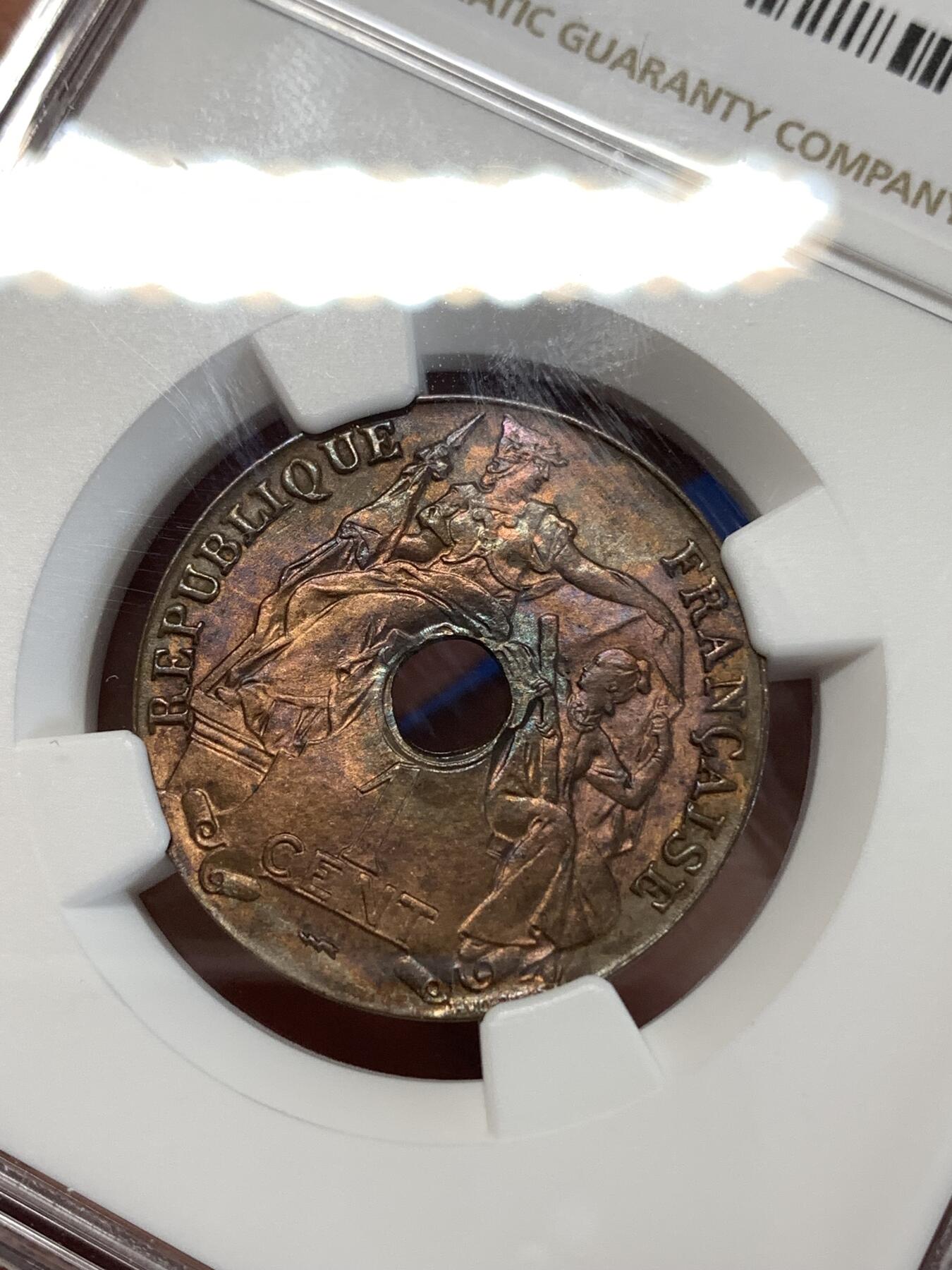 《竞宝斋》第277场- 周日，周一 2场连拍 （全场包邮） NGC MS62BN 法属印支1923年百分之一 中孔铜币 THUNDERBOLT版