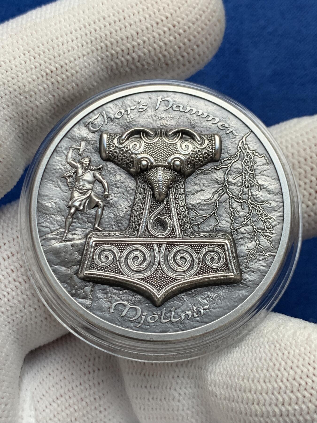 《竞宝斋》第277场- 周日，周一 2场连拍 （全场包邮） 库克2017年北欧神话系列雷神之锤仿古银币 黑化高浮雕工艺 限量999枚 盒证齐全 精制币 2盎司 999银 38.61mm 62.2克