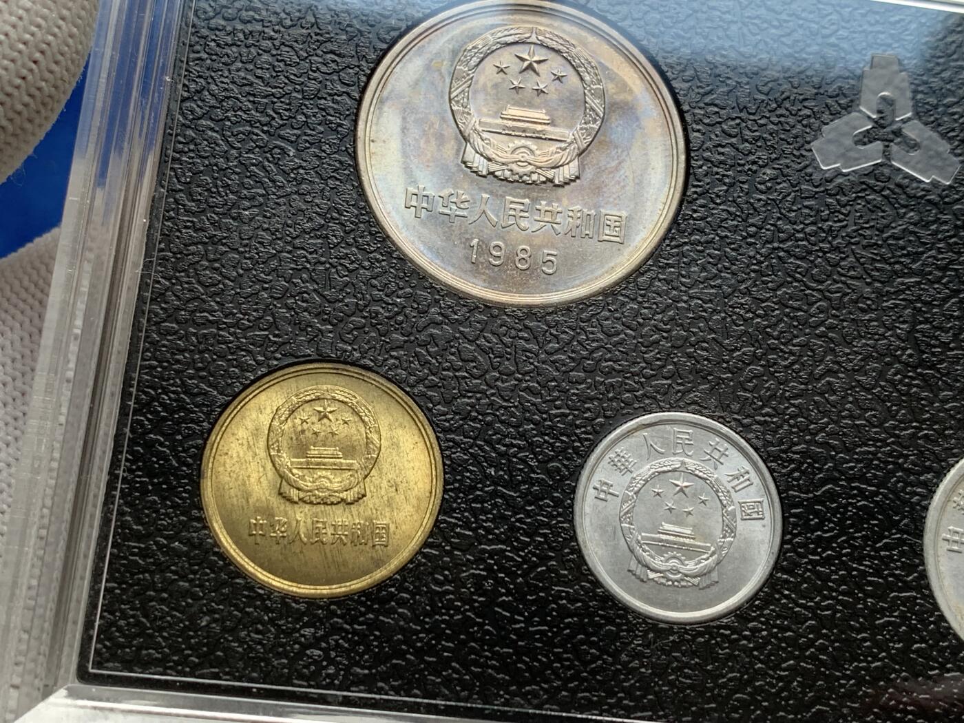 《竞宝斋》第277场- 周日，周一 2场连拍 （全场包邮） 1985年长城币套装 品相漂亮状态好 细节见图