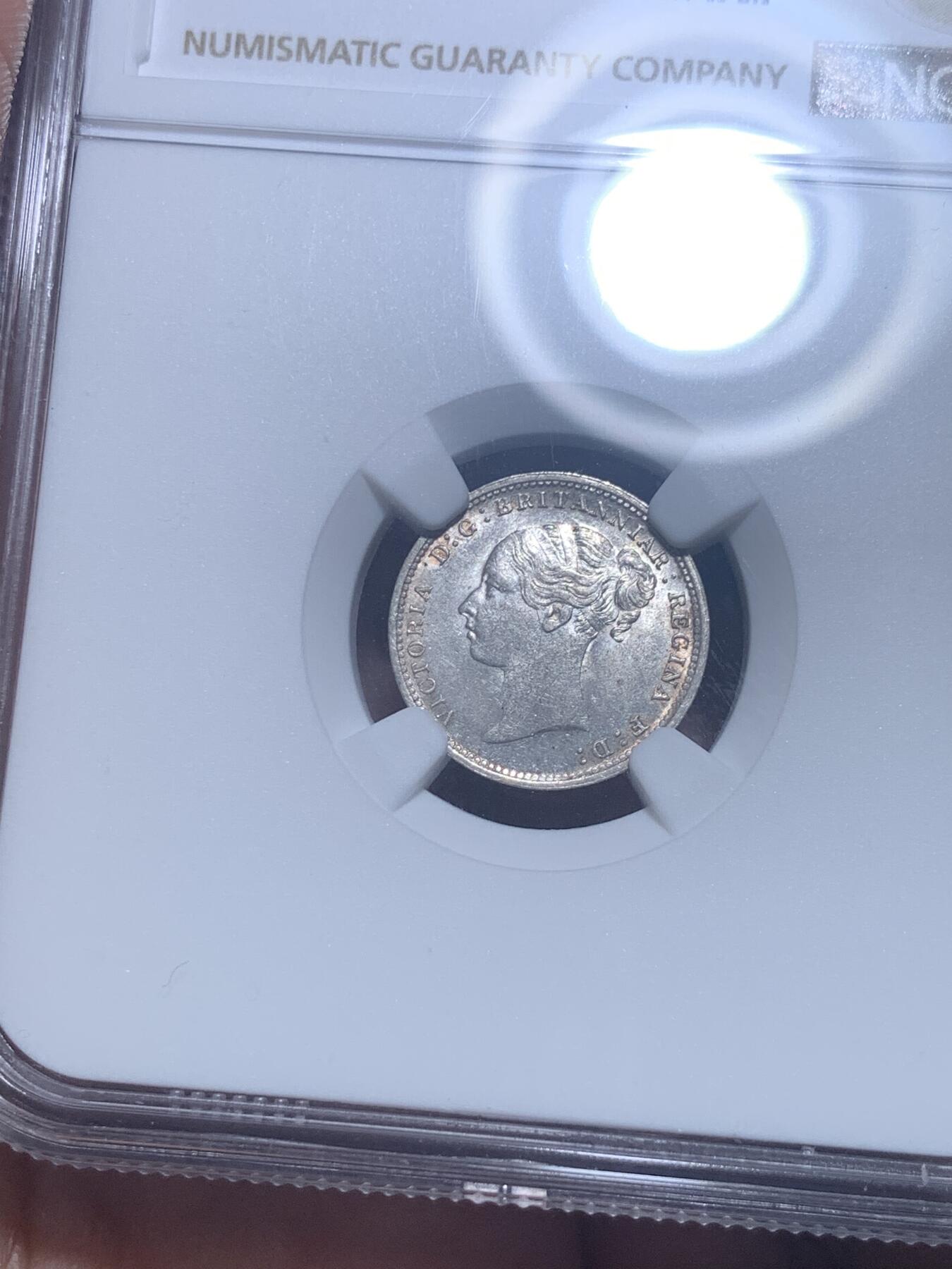 《竞宝斋》第277场- 周日，周一 2场连拍 （全场包邮） NGC MS62 英国1886年维多利亚女王3便士银币 小维头像最后的两年 物美价廉的选择