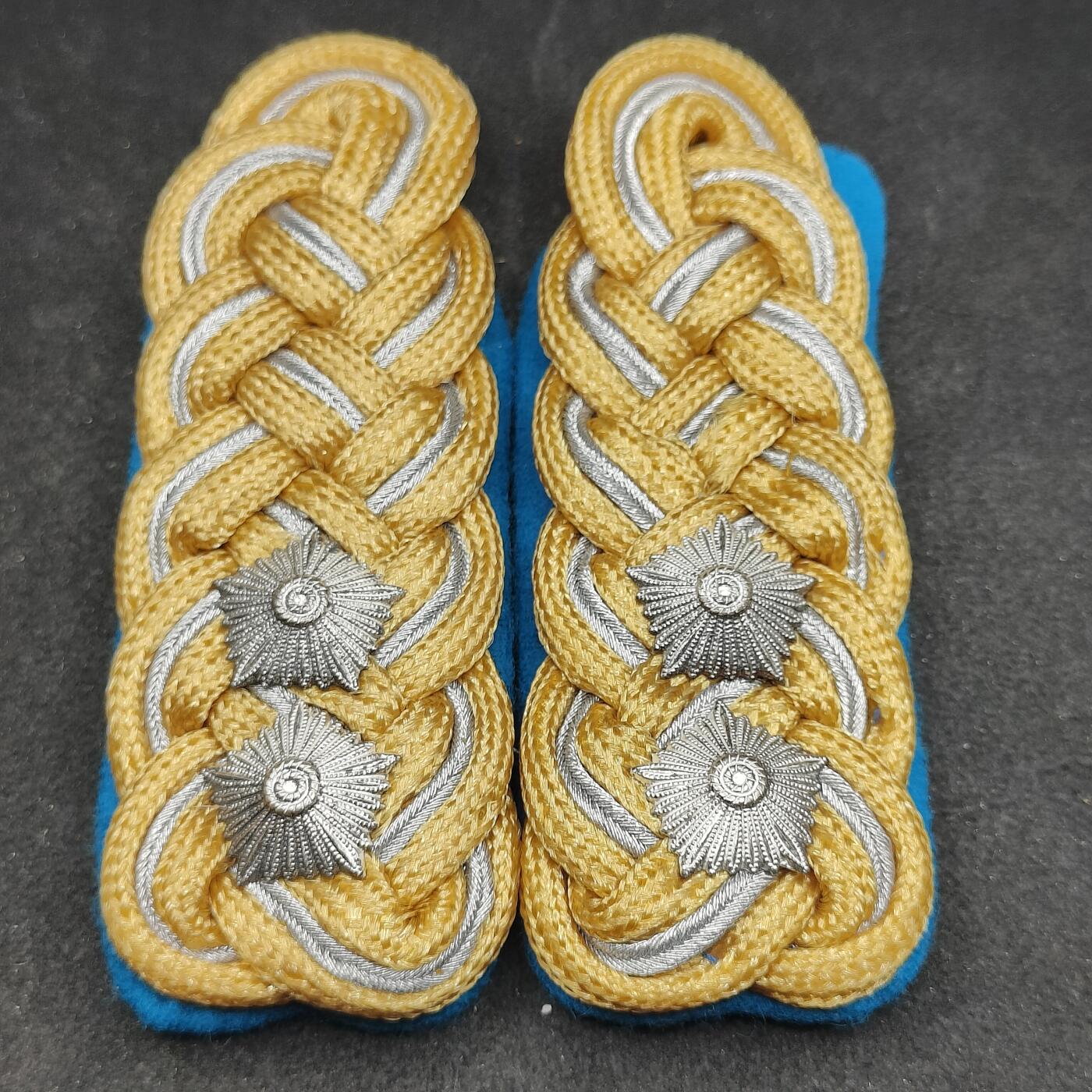 全场0元起拍 第164期 咸鱼国勋章拍卖专场 6月12日（周三）下午6：00开始 东德空军中将肩章